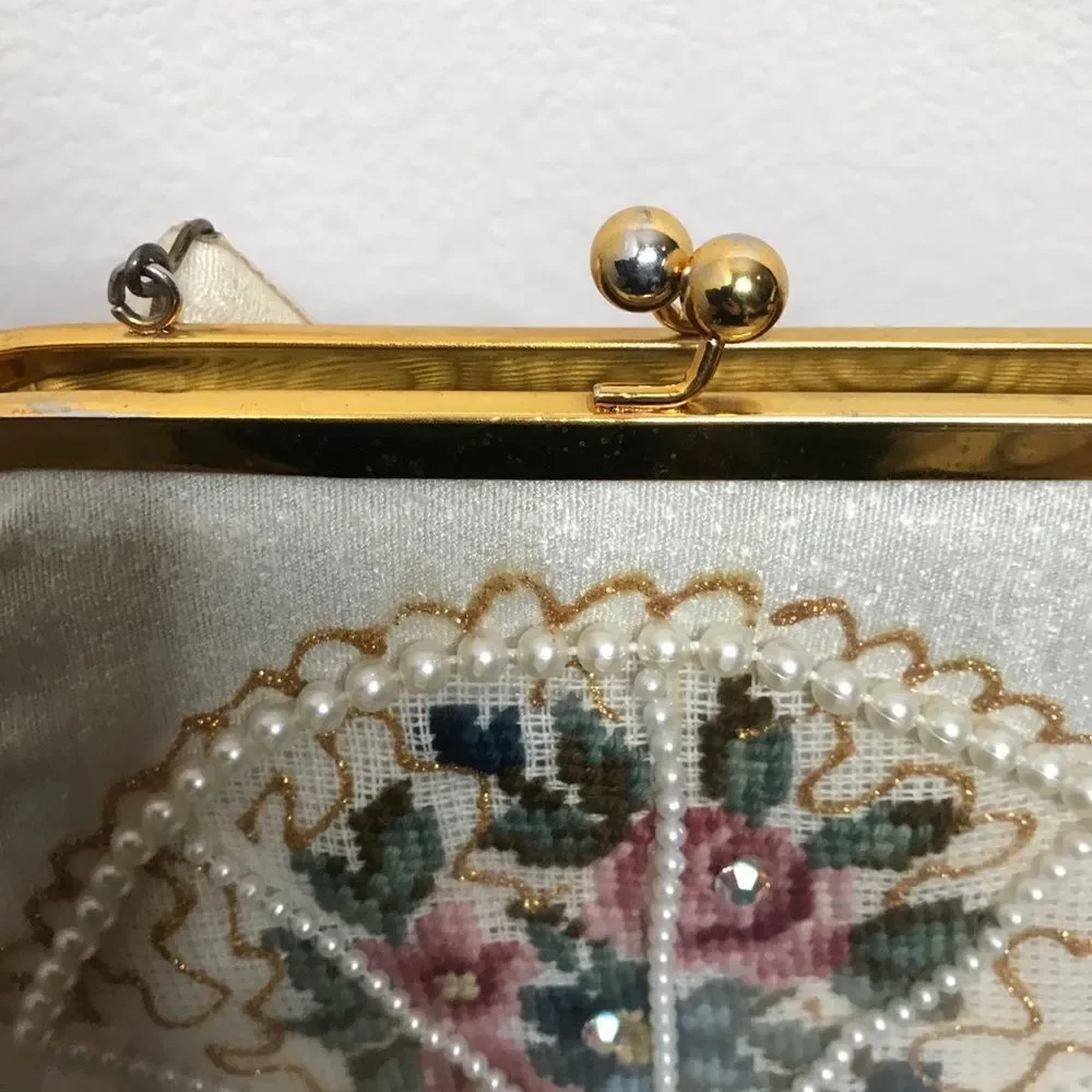 Vintage clutch style purse‎